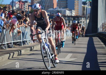 Pontevedra, Spagna, 23 settembre 2023: Il triatleta britannico Jonathan Brownlee nel test ciclistico durante i Campionati del mondo di triathlon maschile 2023, il 23 settembre 2023, a Pontevedra, Spagna. Credito: Alberto Brevers / Alamy Live News. Foto Stock