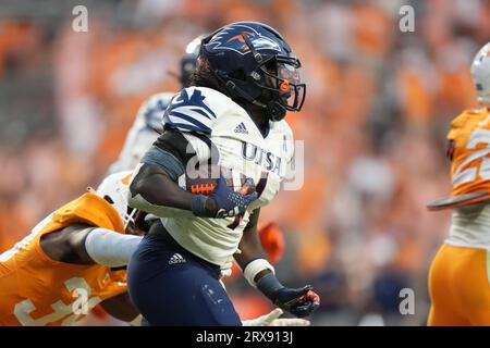 23 settembre 2023: Kevorian Barnes #4 degli UTSA Roadrunners corre la palla durante la partita di football NCAA tra i volontari dell'Università del Tennessee e l'Università del Texas a San Antonio Roadrunners al Neyland Stadium di Knoxville TN Tim Gangloff/CSM (Credit Image: © Tim Gangloff/Cal Sport Media) credito: CAL Sport Media/Alamy Live News Foto Stock
