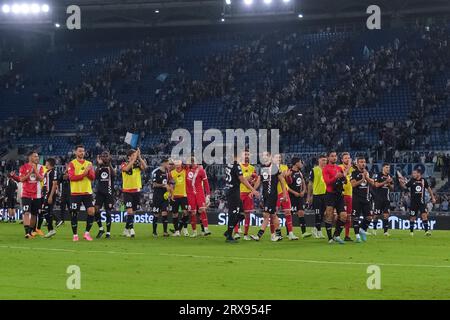 Monza celebra il sorteggio dopo la partita di serie A tra la SS Lazio e l'Associazione calcio Monza allo Stadio Olimpico di Roma, il 23 settembre 2023 Foto Stock