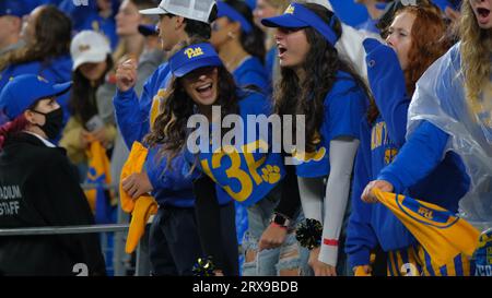 23 SETTEMBRE 2023: Tifosi dei Pitt durante i Pitts Panthers vs N.C. Tar Heels a Pittsburgh, Pennsylvania. Jason Pohuski/CSM Credit: Cal Sport Media/Alamy Live News Foto Stock