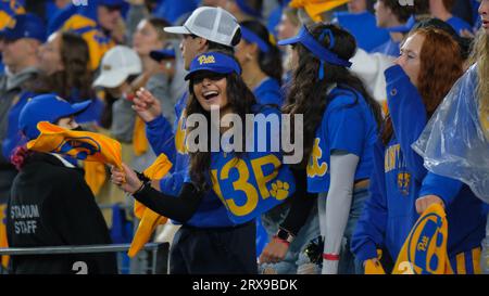 23 SETTEMBRE 2023: Tifosi dei Pitt durante i Pitts Panthers vs N.C. Tar Heels a Pittsburgh, Pennsylvania. Jason Pohuski/CSM Credit: Cal Sport Media/Alamy Live News Foto Stock