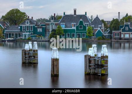 Tradizionale villaggio olandese di Zaanse Schans nell'Olanda settentrionale, Paesi Bassi Foto Stock
