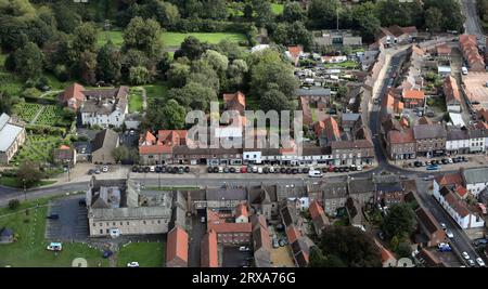 Vista aerea del North End di Bedale Market Place, Noirth Yorkshire Foto Stock