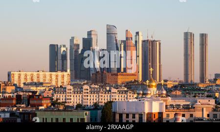 16 luglio 2022, Mosca, Russia. Vista del Moscow International Business Center "Moscow City" in un giorno d'estate. Foto Stock