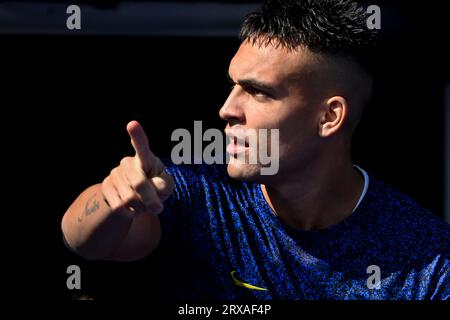 Empoli, Italia. 24 settembre 2023. Lautaro Martinez del FC Internazionale gestures prima della partita di serie A tra Empoli FC e FC Internazionale allo stadio Carlo Castellani di Empoli (Italia), 24 settembre 2023. Crediti: Insidefoto di andrea staccioli/Alamy Live News Foto Stock