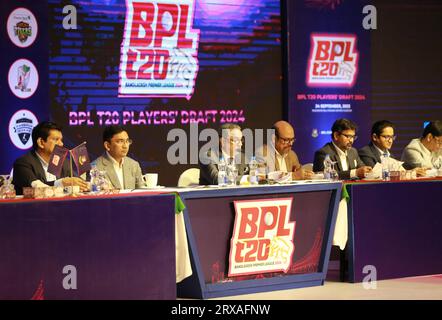 La decima edizione del Bangladesh Premier League (BPL) T20 League Playeres Draft si svolge presso il Radisson Blu Dhaka Water Garden Hotel, Bangladesh, il 24 settembre Foto Stock