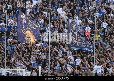 Empoli, Italia. 24 settembre 2023. Tifosi del FC Internazionale durante la partita di serie A Tim tra Empoli FC e FC Internazionale allo Stadio Carlo Castellani il 24 settembre 2023 ad Empoli, Italia. Crediti: Giuseppe Maffia/Alamy Live News Foto Stock