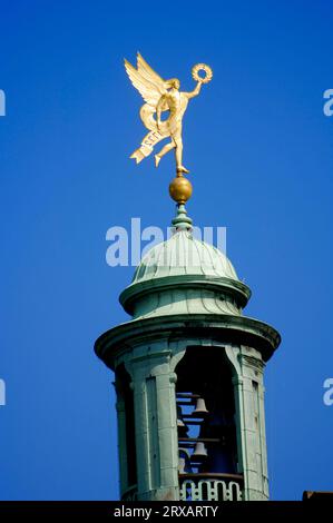 Belltower of Castle, Westfalia, Munster, Renania settentrionale-Vestfalia, Belltower of Castle, sede della Westphalian Wilhelms University, Munster, North Foto Stock