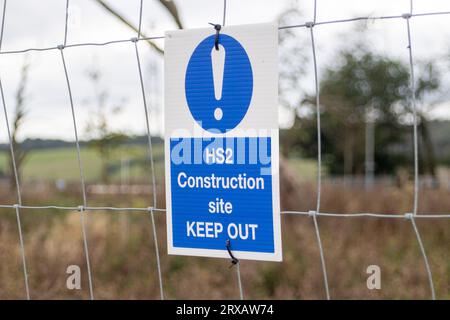 Wendover Dean, Regno Unito. 24 settembre 2023. Costruzione del viadotto ferroviario HS2 High Speed Rail 2 a Wendover Dean, Aylesbury, Buckinghamshire. È stato ampiamente riferito nel fine settimana che il primo ministro Rishi Sunak dovrebbe tirare la spina sulla HS2 Northern Leg da Birmingham a Manchester, dato che i costi del progetto continuano a spirale fuori controllo. L'annuncio è probabilmente domani o martedì prima della Conferenza del Partito Tory. Credito: Maureen McLean/Alamy Live News Foto Stock