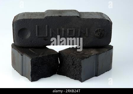 Bricchetti di lignite, carbone di lignite, carbone di bruno, mattoni, carbone, mattoni di carbone, energia di carbone, combustibili fossili Foto Stock