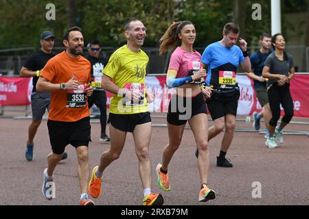 Londra, Regno Unito. 24 settembre 2023. Migliaia di corridori Vitality London 10.000 al Green Park. Credito: Vedere li/Picture Capital/Alamy Live News Foto Stock