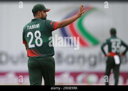 Il bengalese Tamim Iqbal Khan ha aperto la gara durante la seconda partita ODI del Bangladesh e della nuova Zelanda allo Sher-e-Bangla National Cricket Stadium di Mirpur, DH Foto Stock