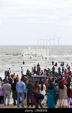 Questo è l'ultimo giorno della festa di Chathurthi, dove Lord Ganesh è immerso nel mare (a Clacton on Sea). Foto Stock