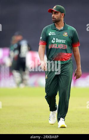 Il bengalese Tamim Iqbal Khan ha aperto la gara durante la seconda partita ODI del Bangladesh e della nuova Zelanda allo Sher-e-Bangla National Cricket Stadium di Mirpur, DH Foto Stock