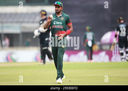 Syed Khaled Ahmed, il lanciatore bengalese di primo livello del Bangladesh e della nuova Zelanda, durante il secondo ODI Match of Three Match a Sher-e-Bangla Nationa Foto Stock