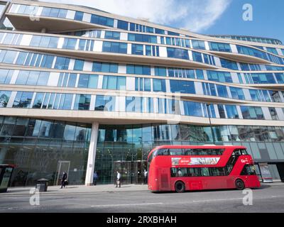 10 Finsbury Square Londra Inghilterra Regno Unito, sede della London Metal Exchange e principale studio legale internazionale Conyers Foto Stock