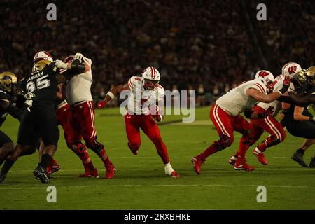 West Lafayette, NEGLI Stati Uniti; il running back dei Wisconsin Badgers Braelon Allen (0) corre con il pallone durante una partita di football NCAA contro i Purdue Boilermake Foto Stock