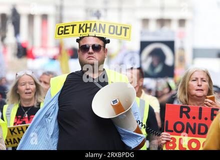 Non rispetterò la marcia su Whitehall, compresi diversi movimenti, tra cui l'espansione anti-ULEZ, anti-Net Zero, anti-Covid Vaccines e anti-Establishment generale, nel centro di Londra, nel Regno Unito Foto Stock