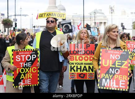 Non rispetterò la marcia su Whitehall, compresi diversi movimenti, tra cui l'espansione anti-ULEZ, anti-Net Zero, anti-Covid Vaccines e anti-Establishment generale, nel centro di Londra, nel Regno Unito Foto Stock