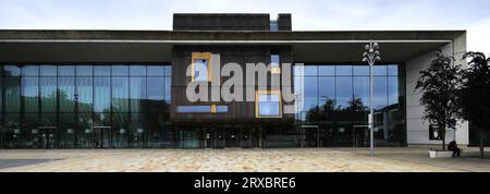 The Cast Performance Venue, Sir Nigel Gresley Square, Waterdale, Doncaster, South Yorkshire, Inghilterra, REGNO UNITO Foto Stock