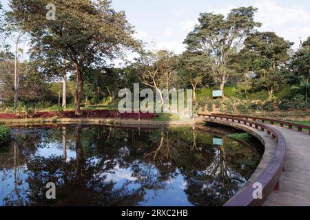 Panoramica dei giardini dell'hotel Gran Meliá Arusha, Arusha, Tanzania. Foto Stock