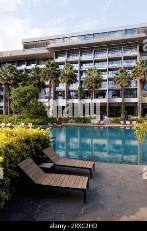 Panoramica dei giardini dell'hotel Gran Meliá Arusha, Arusha, Tanzania. Foto Stock