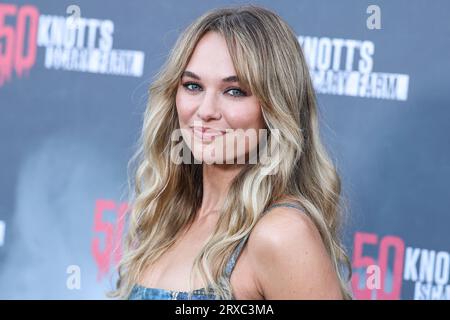 Buena Park, Stati Uniti. 23 settembre 2023. BUENA PARK, ORANGE COUNTY, CALIFORNIA, USA - 23 SETTEMBRE: L'attrice americana Madison Iseman arriva al Knott's Scary Farm 50th Anniversary Celebrity Black Carpet tenuto al Knott's Berry Farm il 23 settembre 2023 a Buena Park, Orange County, California, Stati Uniti. (Foto di Xavier Collin/Image Press Agency) credito: Image Press Agency/Alamy Live News Foto Stock