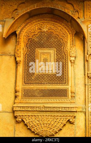 Esterno di Patwon Ki Haveli a Jaisalmer, stato indiano del Rajasthan. Un haveli è una casa cittadina tradizionale o residenza nel subcontinente indiano. (4) Foto Stock