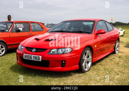 2005 Vauxhall Monaro, al Bicester Flywheel tenutosi presso il Bicester Heritage Centre il 17 giugno 2023. Foto Stock