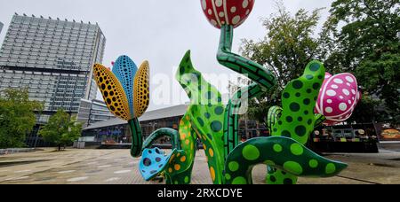 Les Tulipes de Shangri-la, opere di Yayoi Kusama, Lille-Europe area, Lille, Nord, Hauts-de-France, Francia Foto Stock