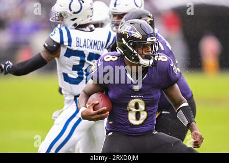 Baltimora, Stati Uniti. 24 settembre 2023. Il quarterback dei Baltimore Ravens Lamar Jackson (8) corse in touchdown contro gli Indianapolis Colts durante il primo tempo al M&T Bank Stadium di Baltimora, Maryland, domenica 24 settembre 2023. Foto di David Tulis/UPI credito: UPI/Alamy Live News Foto Stock