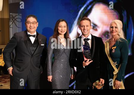 Los Angeles, California, USA. 22 settembre 2023. Il conduttore televisivo Joey Zhou, fondatore della Los Angeles Beverly Arts (LABA), Lisa Smith, Nicolas Marlin (che accetta il premio per Jason June), e la principessa Karen Cantrell che partecipano al 3 ° annuale LABA Icon Awards al Four Seasons Los Angeles at Beverly Hills a Los Angeles, California. Credito: Sheri Determan Foto Stock