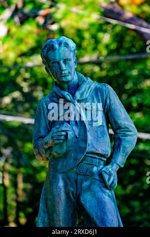 Una statua Boy Scout, nota come "The Ideal Scout" e creata dallo scultore R. Tait McKenzie, si trova presso l'ufficio Boy Scouts of America a Mobile, Alabama. Foto Stock