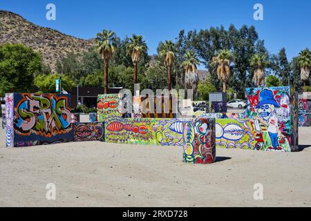 Palm Springs, California, USA. 24 settembre 2023. Il Grafitti Yard nel centro di Palm Springs. Commissionato nel 2019 dalla Palm Springs Public Arts Commission nel 2019. (Immagine di credito: © Ian L. Sitren/ZUMA Press Wire) SOLO USO EDITORIALE! Non per USO commerciale! Foto Stock