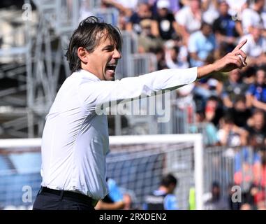 Empoli. 24 settembre 2023. L'allenatore dell'Inter Milan Simone Inzaghi gestisce durante una partita di serie A tra l'Inter Milan e l'Empoli a Empoli, in Italia, il 24 settembre 2023. Credito: Alberto Lingria/Xinhua/Alamy Live News Foto Stock