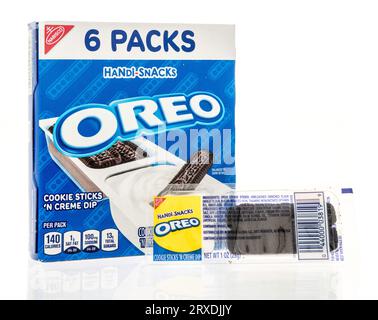 Winneconne, WI - 23 settembre 2023: Un pacchetto di spuntini Nabisco Oreo Handi su uno sfondo isolato Foto Stock