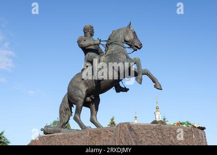 ORYOL, RUSSIA - 06 LUGLIO 2021: Monumento all'eroe della guerra del 1812, generale A.P. Ermolov in una soleggiata giornata di luglio Foto Stock