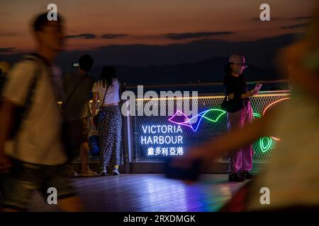 Il lungomare centrale e occidentale, di recente apertura, Hong Kong, Cina. Foto Stock