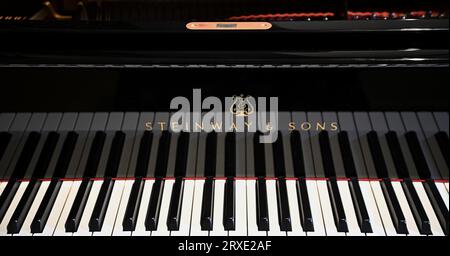 Steinway and Sons primo piano per pianoforte a coda ad Atene, Grecia. Foto Stock