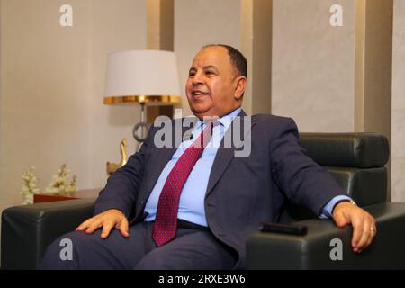 Sharm El Sheikh. 25 settembre 2023. Il ministro delle finanze egiziano Mohamed Maait parla durante un'intervista con Xinhua a Sharm El-Sheikh, Egitto, 24 settembre 2023. PER ANDARE CON "intervista: Il ministro egiziano dice che l'AIIB svolge un ruolo cruciale nello sviluppo sostenibile dell'Africa" credito: Sui Xiankai/Xinhua/Alamy Live News Foto Stock