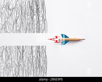 Leadership e risoluzione dei problemi. Per superare gli ostacoli. Trovare una soluzione e risolvere la complessità. Il razzo a matita sfonda la confusione z Foto Stock