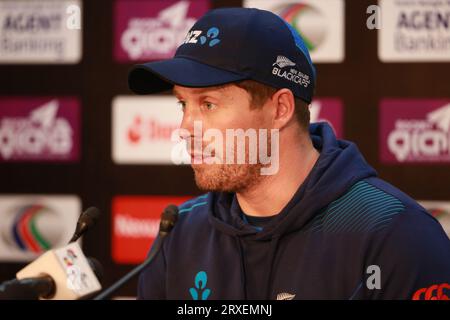 Henry Nicholls, giocatore di cricket neozelandese, partecipa alla conferenza stampa pre-partita allo Sher-e-Bangla National Cricket Stadium (SBNCS) di Mirpur, Dacca, Bangladesh Foto Stock