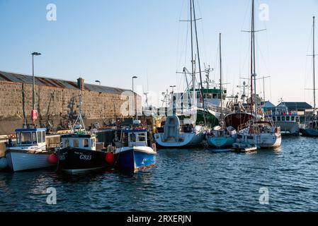 Inishmore, Irlanda - 4 giugno 2023, Kilronan Harbour on Inishmore, Aran Island, Co, Galway, Irlanda, Foto Stock