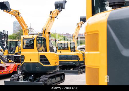 Flotta di macchine gialle per l'edilizia.. Foto Stock