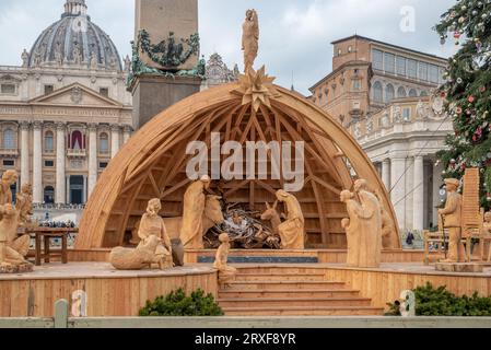 27 dicembre 2022 nella città del Vaticano - la mostra di Natale 100 Presepi della città del Vaticano Foto Stock