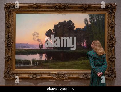 Bonhams, Londra, Regno Unito. 25 settembre 2023. La vendita di arte impressionista britannica e del XIX secolo si svolge a Bonhams il 27 settembre. Le opere includono: William Didier-Pouget, Soleil levant, vallée de la Dordogne, stima £ 8.000-12.000. Crediti: Malcolm Park/Alamy Live News Foto Stock