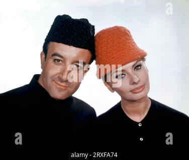 SOPHIA LOREN e Peter Sellers in MILLIONAIRESS (1960), diretto da Anthony Asquith. Credito: 20TH CENTURY FOX / Album Foto Stock