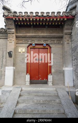 Pechino - Cina, 27 febbraio 2023: Portineria in stile cinese in Beijing Guozijian Street. Foto Stock