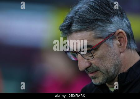 Ivan Juric Head Coach del Torino FC guarda in serie A 2023/24 la partita di calcio tra Torino FC e AS Roma allo Stadio Olimpico grande Torino. (Punteggi finali; Torino 1 | 1 Roma). Foto Stock