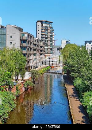 UK, Nottingham, Nottingham Canal e Nottingham One Residential Apartments. Foto Stock